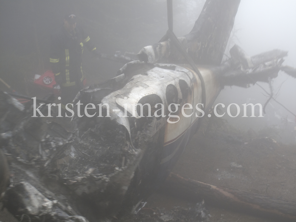 Flugzeugabsturz in Tirol / Cessna Typ 414 by kristen-images.com