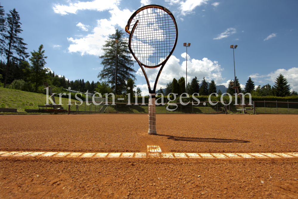 Tennisplatz / Tennisschläger / Parkclub Igls by kristen-images.com