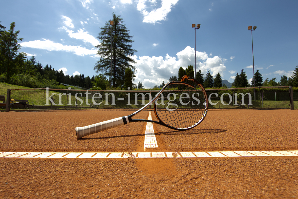 Tennisplatz / Tennisschläger / Parkclub Igls by kristen-images.com