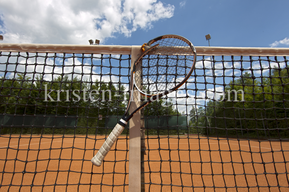 Tennisplatz / Tennisschläger / Parkclub Igls by kristen-images.com