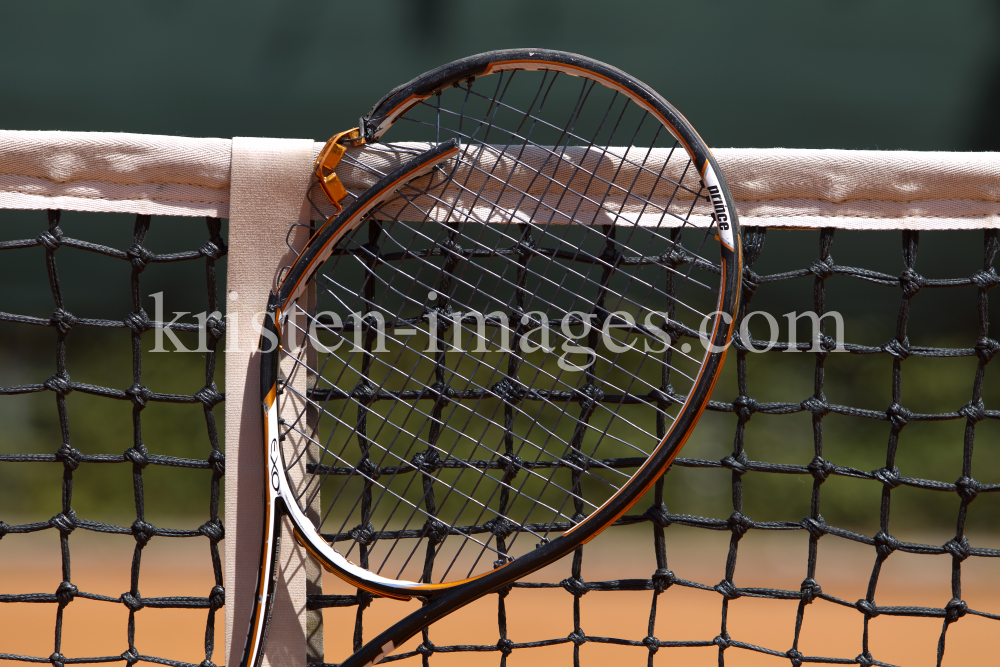 Tennisplatz / Tennisschläger / Parkclub Igls by kristen-images.com