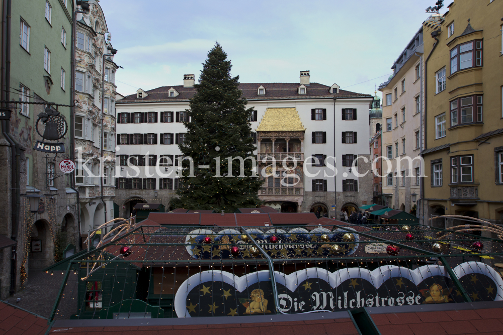 Innsbruck, Altstadt / Golddenes Dachl by kristen-images.com
