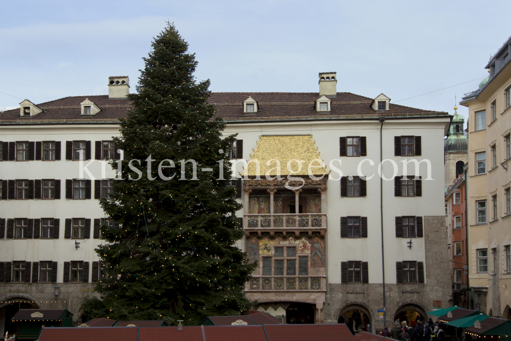Innsbruck, Altstadt / Golddenes Dachl by kristen-images.com