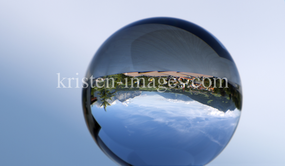 Kristall Glaskugel von Swarovski / Innsbruck/Igls by kristen-images.com