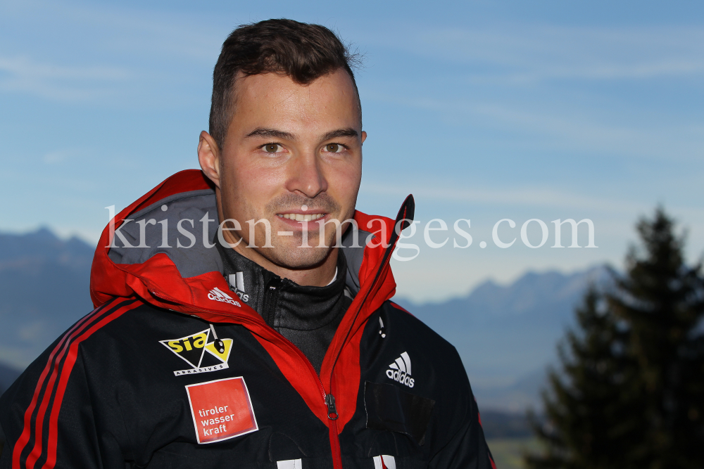 Matthias Guggenberger / Skeleton by kristen-images.com