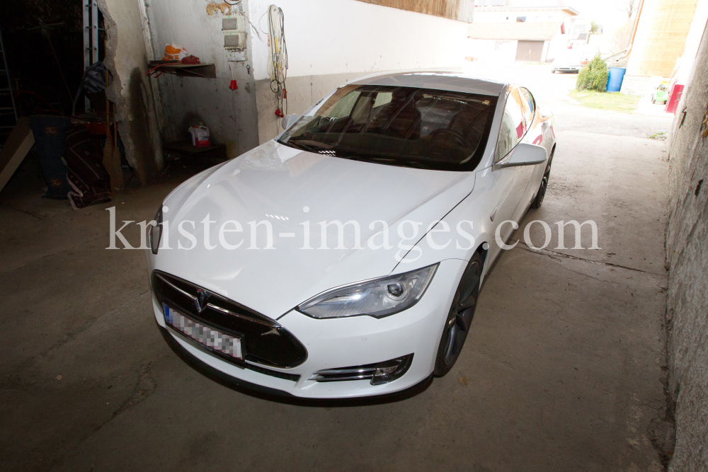 Tesla Auto / Model S / P85D by kristen-images.com