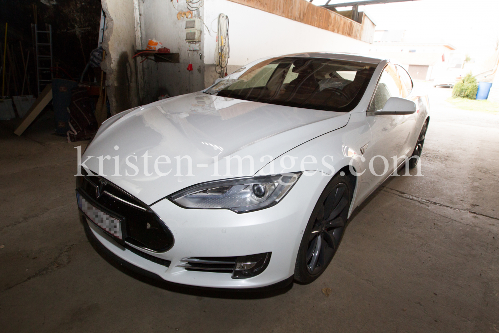 Tesla Auto / Model S / P85D by kristen-images.com