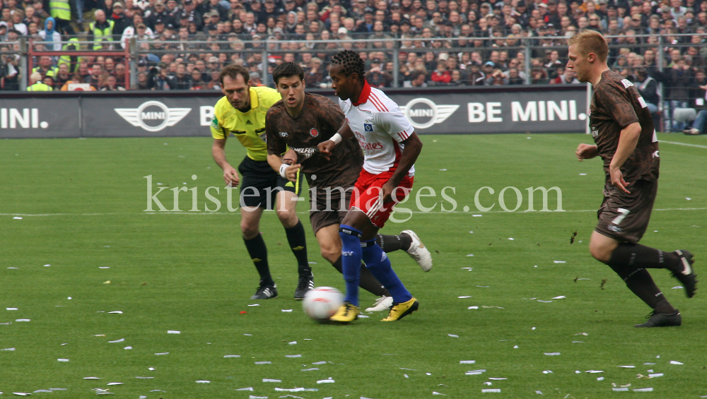 FC St. Pauli gegen HSV (Hamburger Sport-Verein) / Bundesliga by kristen-images.com