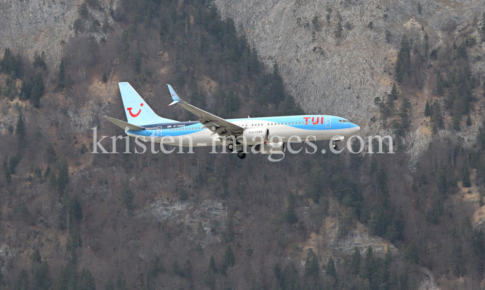 TUI Flugzeug / Landeanflug Innsbruck by kristen-images.com