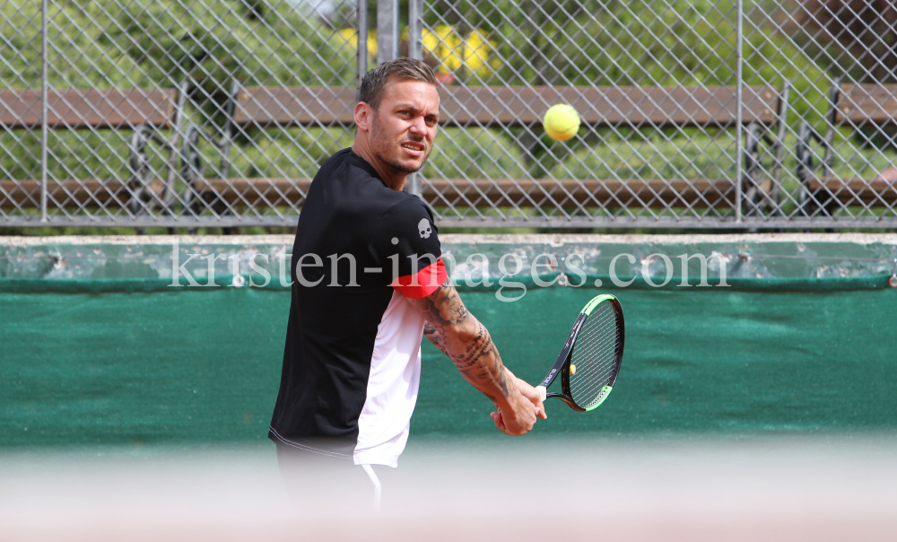 Beat Feuz - Andreas Haider-Maurer / Tennis / Training by kristen-images.com