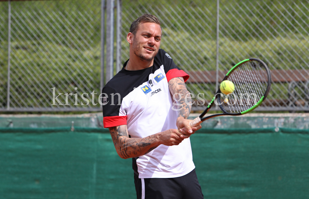 Beat Feuz - Andreas Haider-Maurer / Tennis / Training by kristen-images.com