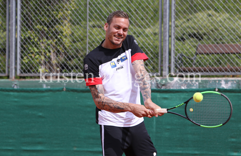 Beat Feuz - Andreas Haider-Maurer / Tennis / Training by kristen-images.com