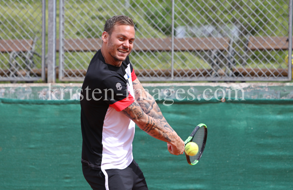 Beat Feuz - Andreas Haider-Maurer / Tennis / Training by kristen-images.com