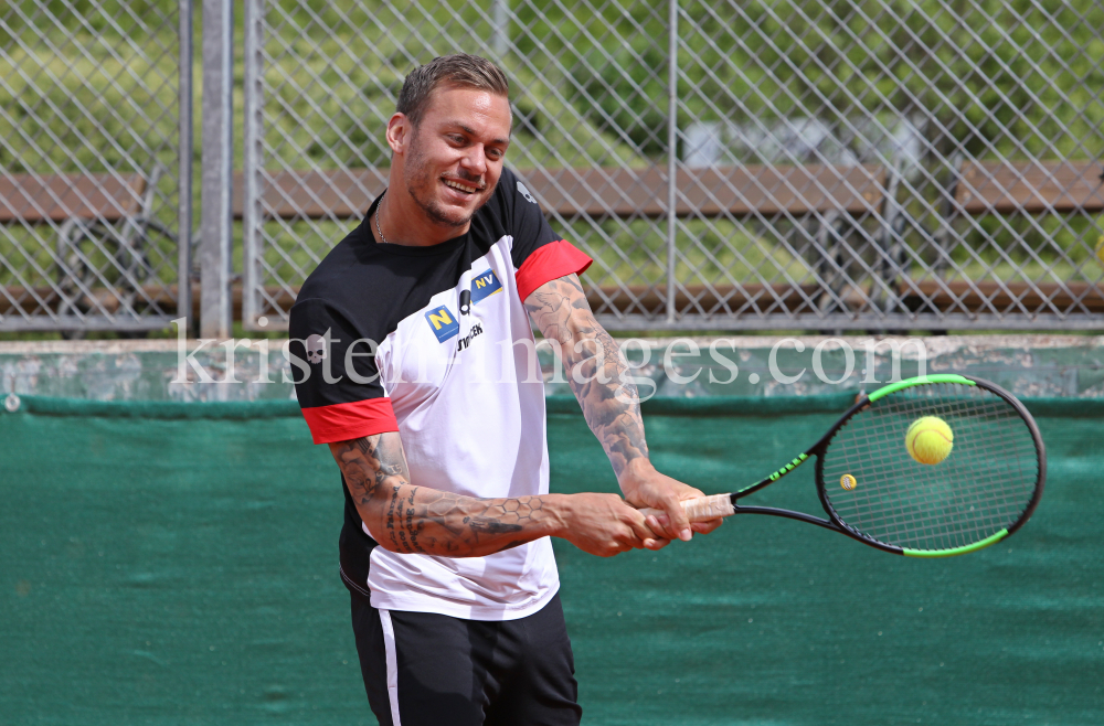 Beat Feuz - Andreas Haider-Maurer / Tennis / Training by kristen-images.com