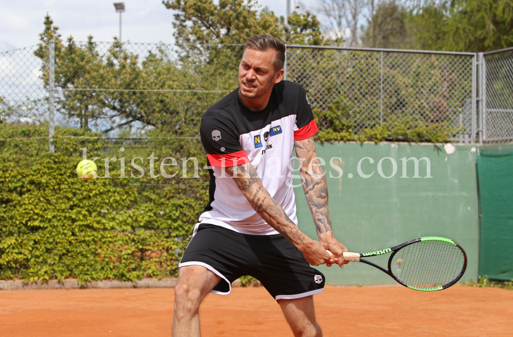 Beat Feuz - Andreas Haider-Maurer / Tennis / Training by kristen-images.com