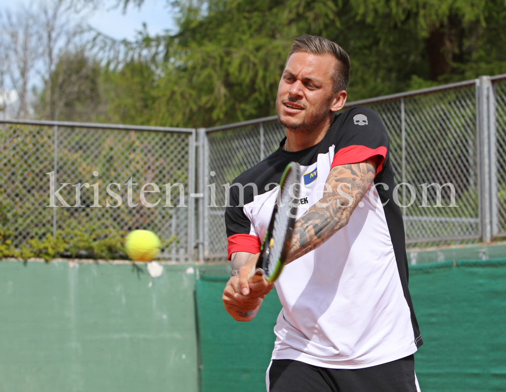 Beat Feuz - Andreas Haider-Maurer / Tennis / Training by kristen-images.com