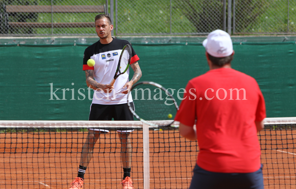 Beat Feuz - Andreas Haider-Maurer / Tennis / Training by kristen-images.com