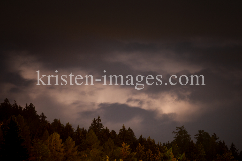 Mondfinsternis / Blutmond / Innsbruck by kristen-images.com