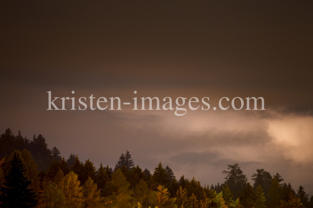 Mondfinsternis / Blutmond / Innsbruck by kristen-images.com