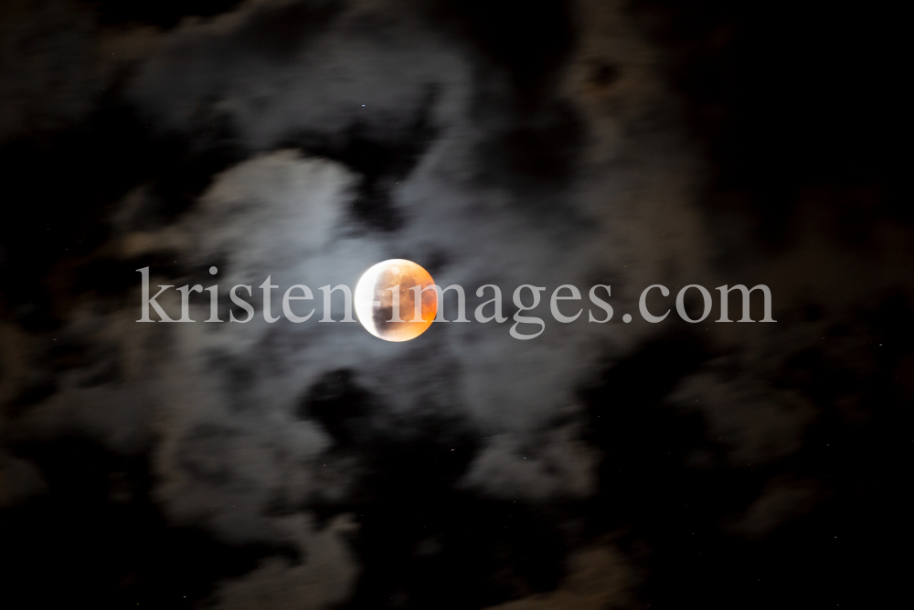 Mondfinsternis / Blutmond / Innsbruck by kristen-images.com