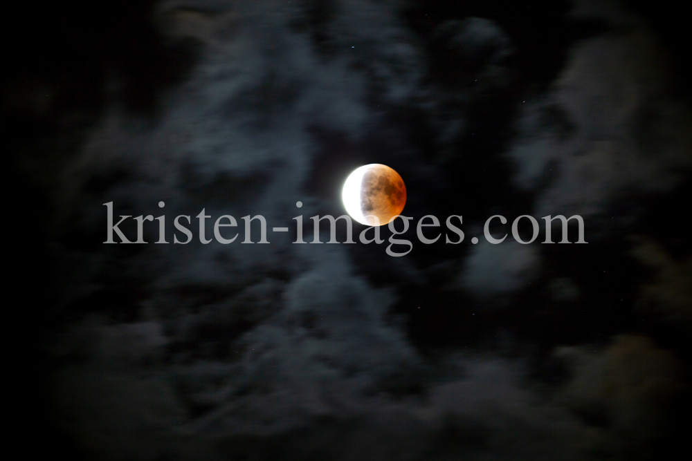 Mondfinsternis / Blutmond / Innsbruck by kristen-images.com