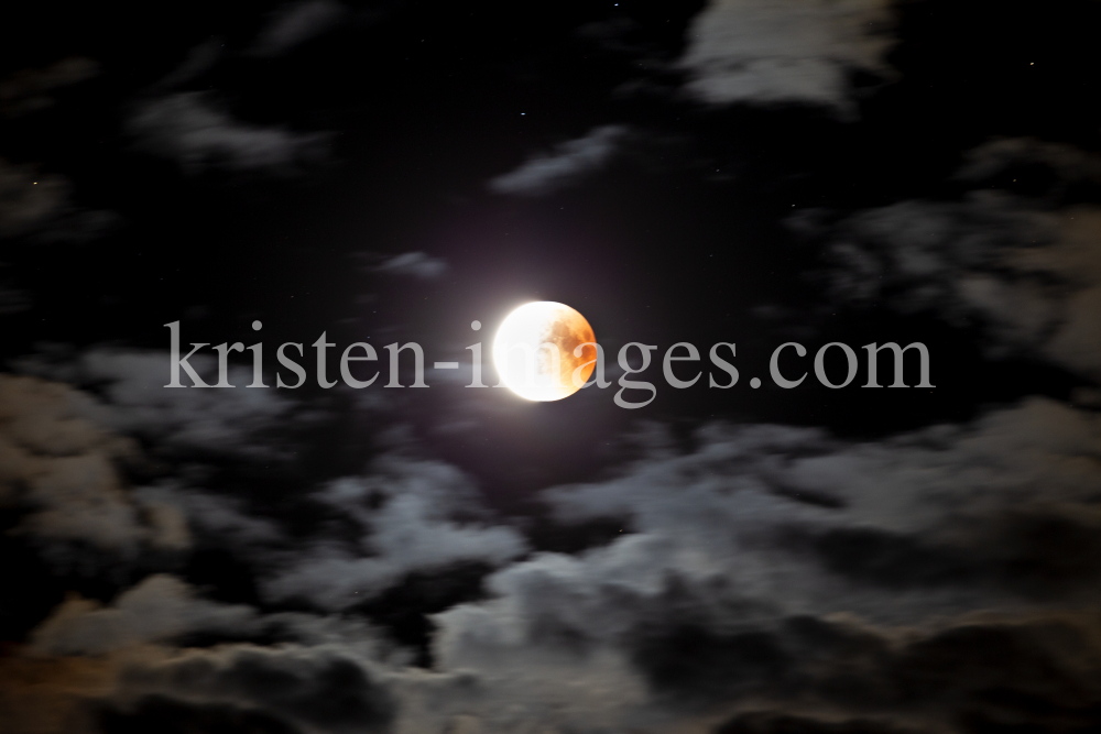 Mondfinsternis / Blutmond / Innsbruck by kristen-images.com