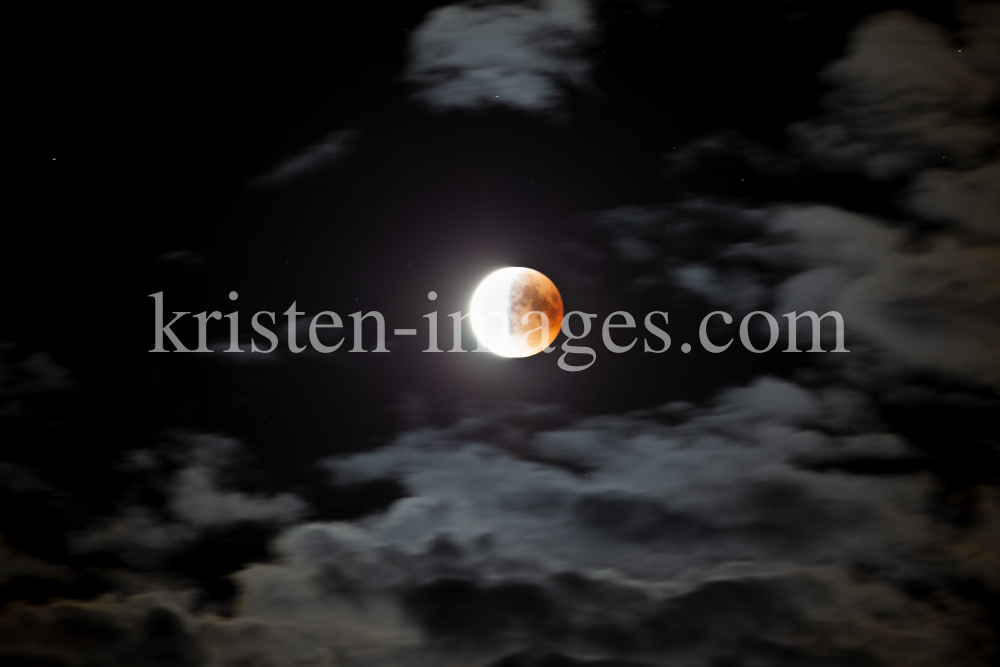 Mondfinsternis / Blutmond / Innsbruck by kristen-images.com