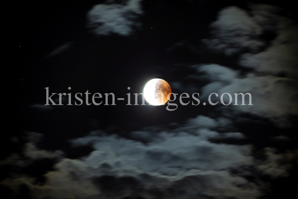 Mondfinsternis / Blutmond / Innsbruck by kristen-images.com