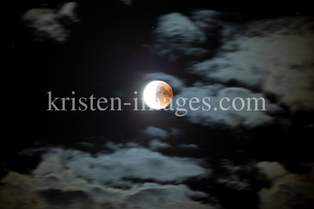 Mondfinsternis / Blutmond / Innsbruck by kristen-images.com