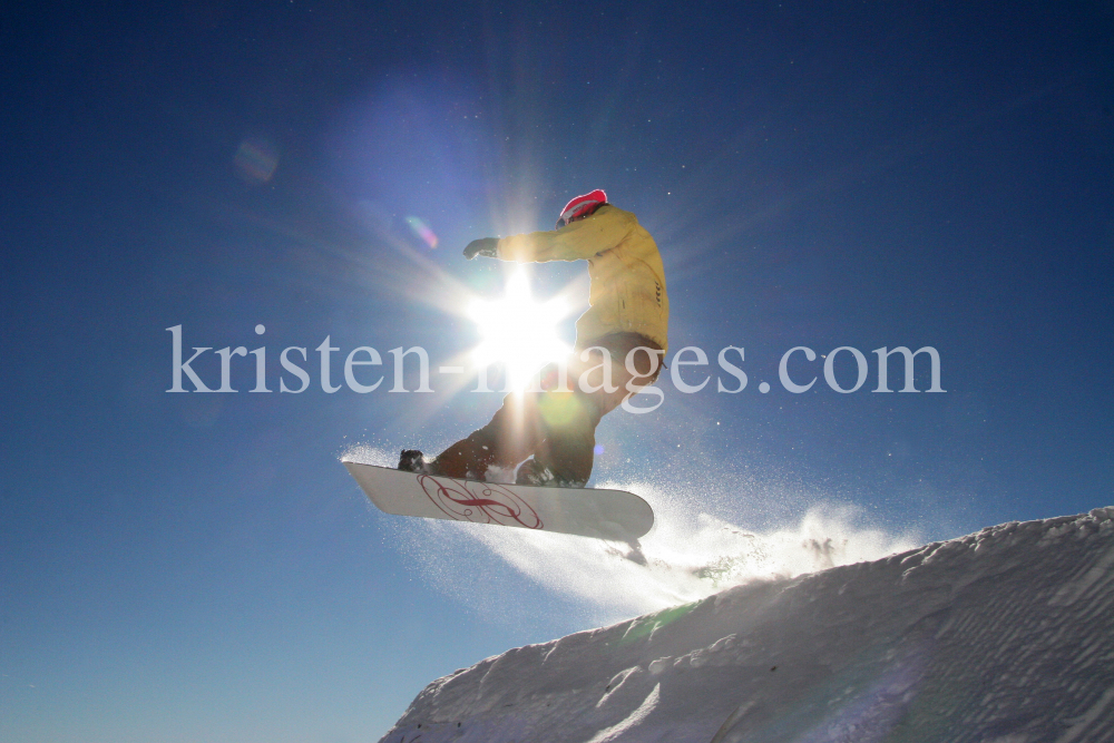 Snowboard Freestyle by kristen-images.com