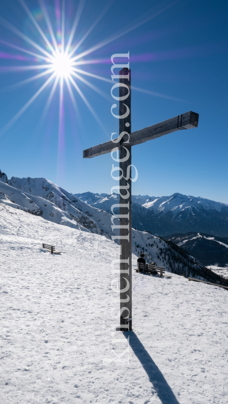 Skigebiet Rosshütte Seefeld, Tirol / Gipfelkreuz by kristen-images.com