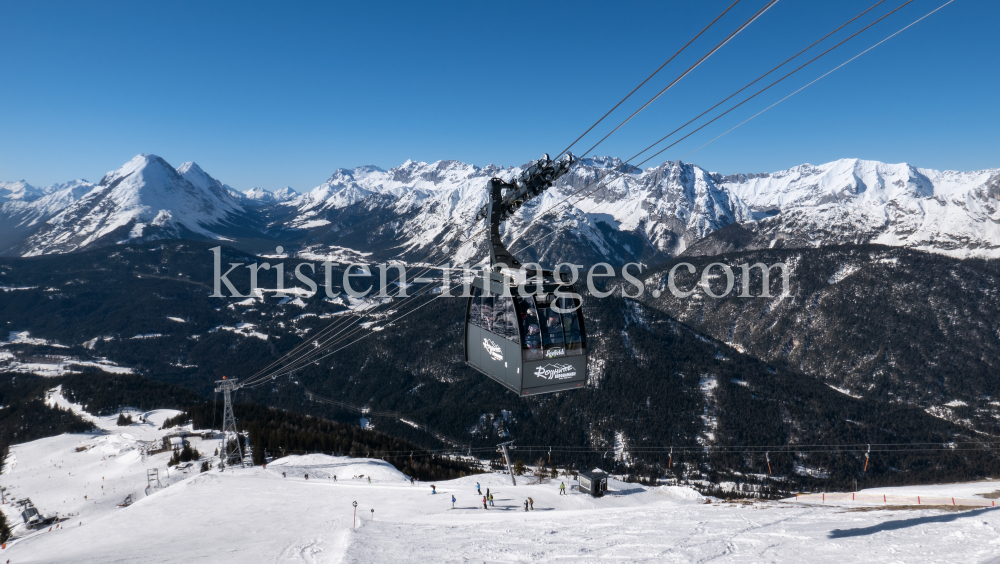 Skigebiet Rosshütte Seefeld, Tirol / Gondel by kristen-images.com