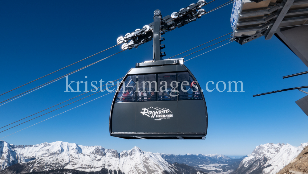 Skigebiet Rosshütte Seefeld, Tirol / Gondel by kristen-images.com