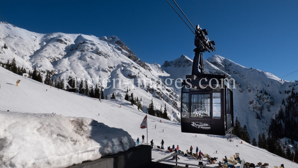 Skigebiet Rosshütte Seefeld, Tirol / Gondel by kristen-images.com