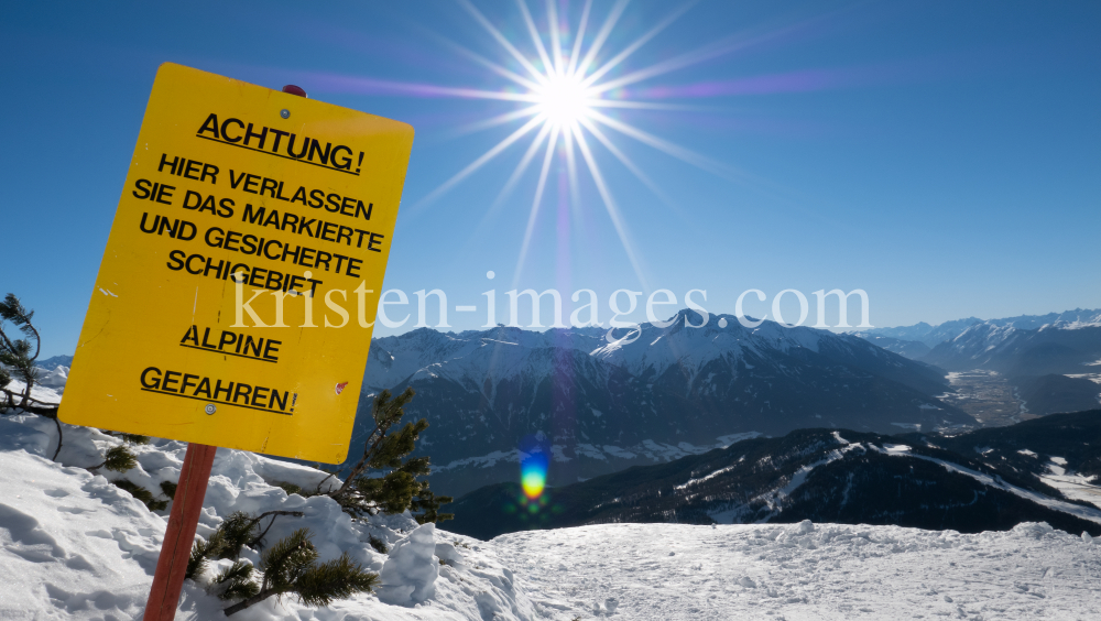 Skigebiet Rosshütte Seefeld, Tirol / Hinweisschild, Warntafel by kristen-images.com