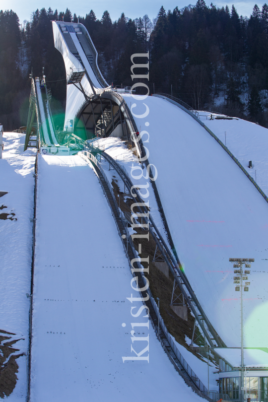 Skisprungschanze / Garmisch-Partenkirchen by kristen-images.com