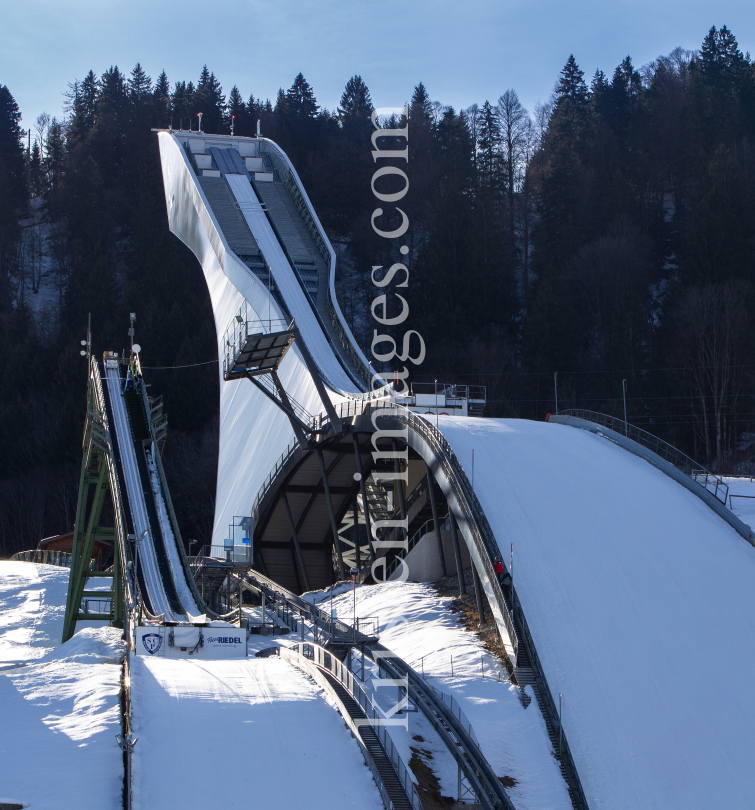 Skisprungschanze / Garmisch-Partenkirchen by kristen-images.com