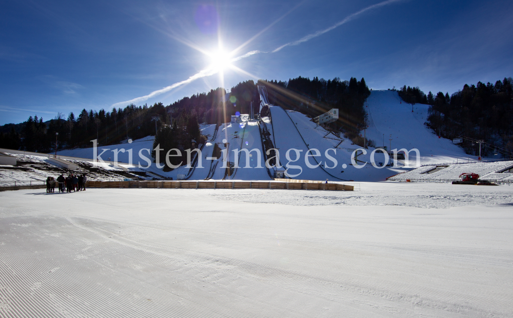 Skisprungschanze / Garmisch-Partenkirchen by kristen-images.com