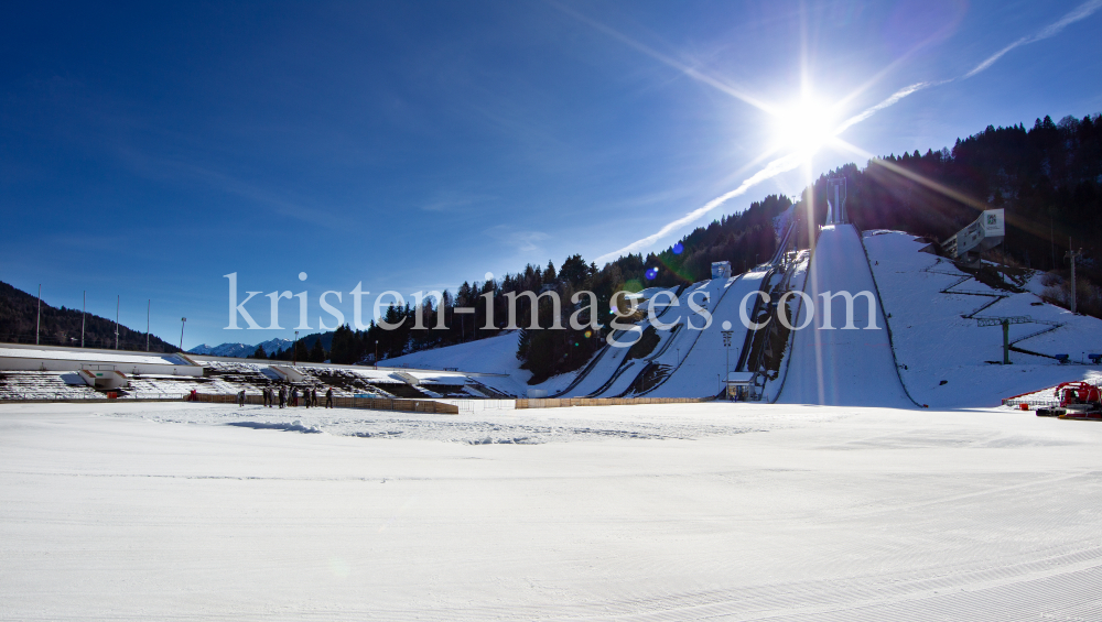 Skisprungschanze / Garmisch-Partenkirchen by kristen-images.com