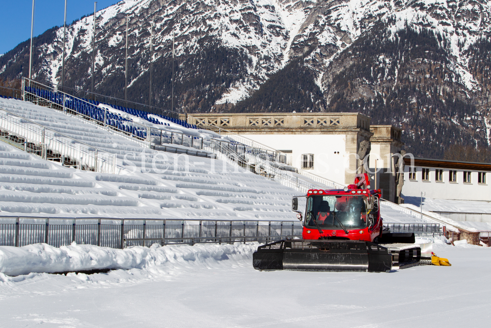 Skisprungschanze / Garmisch-Partenkirchen by kristen-images.com