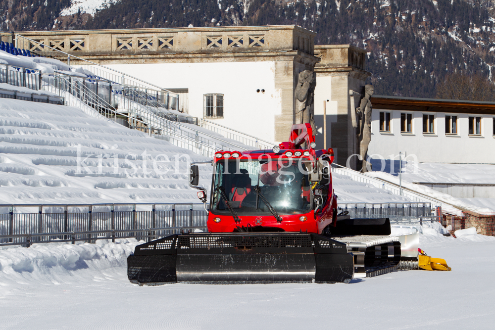 Skisprungschanze / Garmisch-Partenkirchen by kristen-images.com