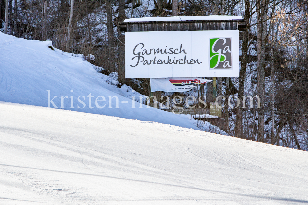 Skisprungschanze / Garmisch-Partenkirchen by kristen-images.com