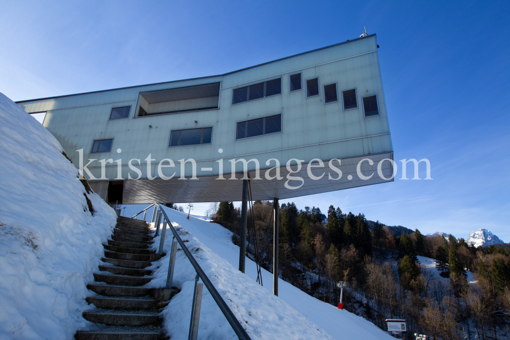 Skisprungschanze / Garmisch-Partenkirchen by kristen-images.com