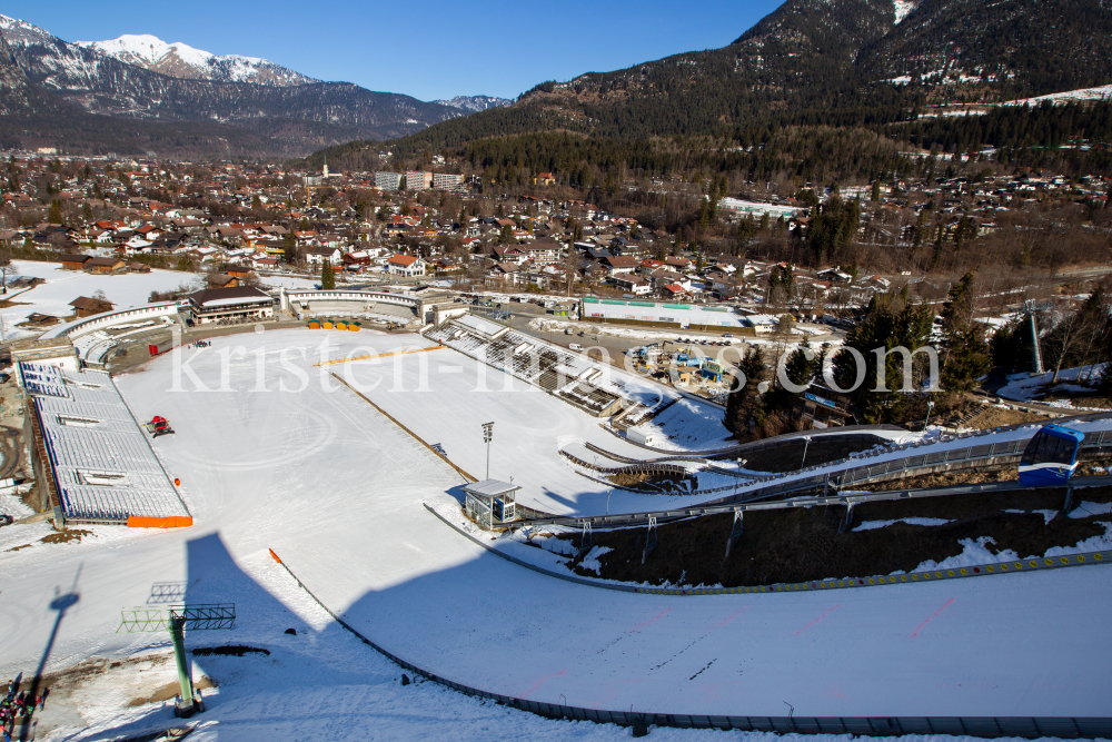 Skisprungschanze / Garmisch-Partenkirchen by kristen-images.com