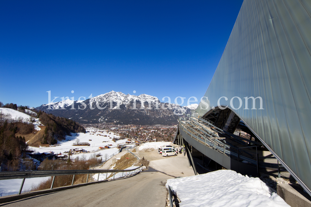 Skisprungschanze / Garmisch-Partenkirchen by kristen-images.com