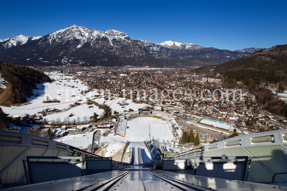 Skisprungschanze / Garmisch-Partenkirchen by kristen-images.com