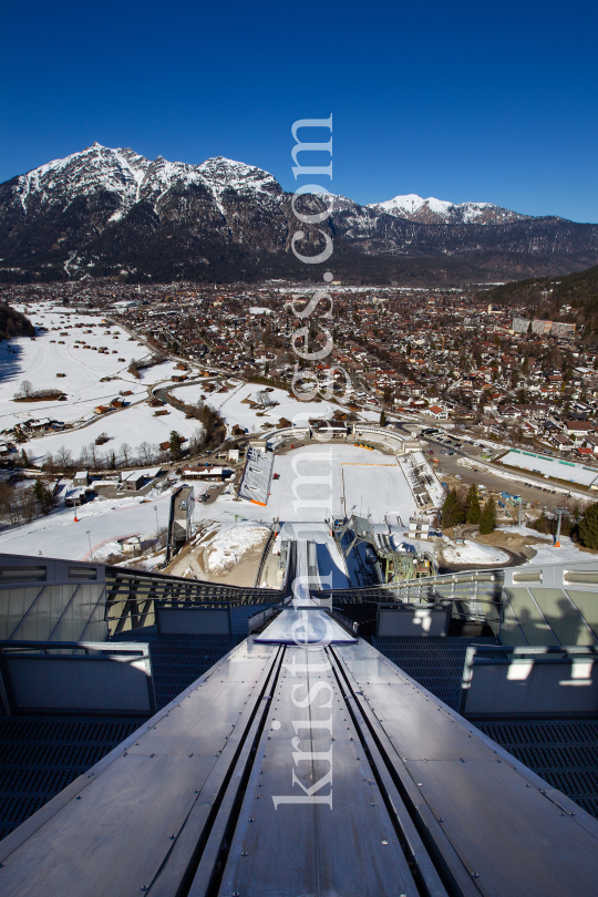 Skisprungschanze / Garmisch-Partenkirchen by kristen-images.com