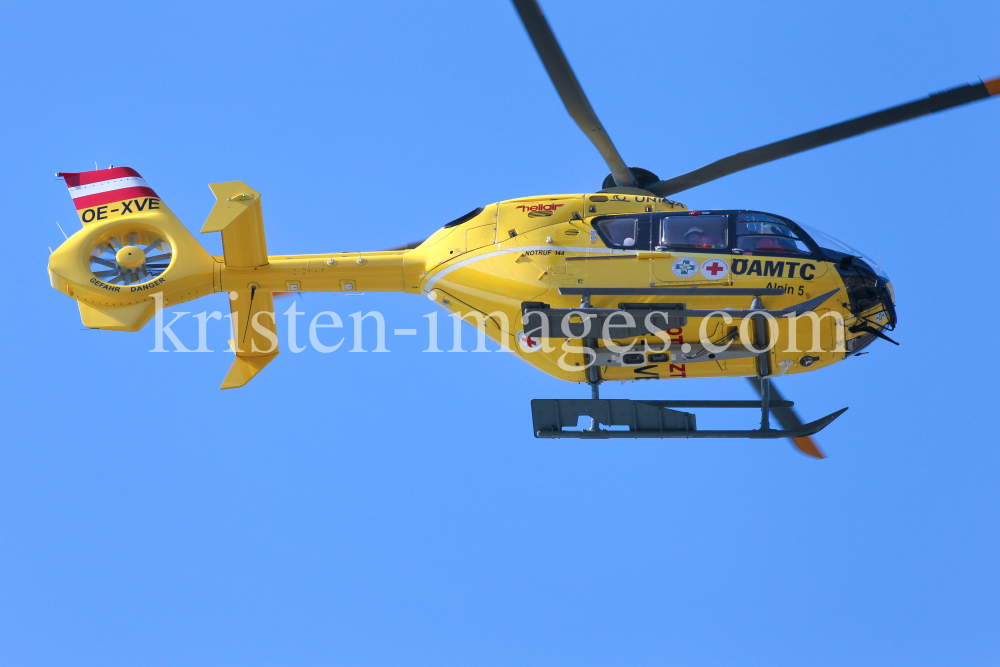 ÖAMTC Rettungshubschrauber by kristen-images.com