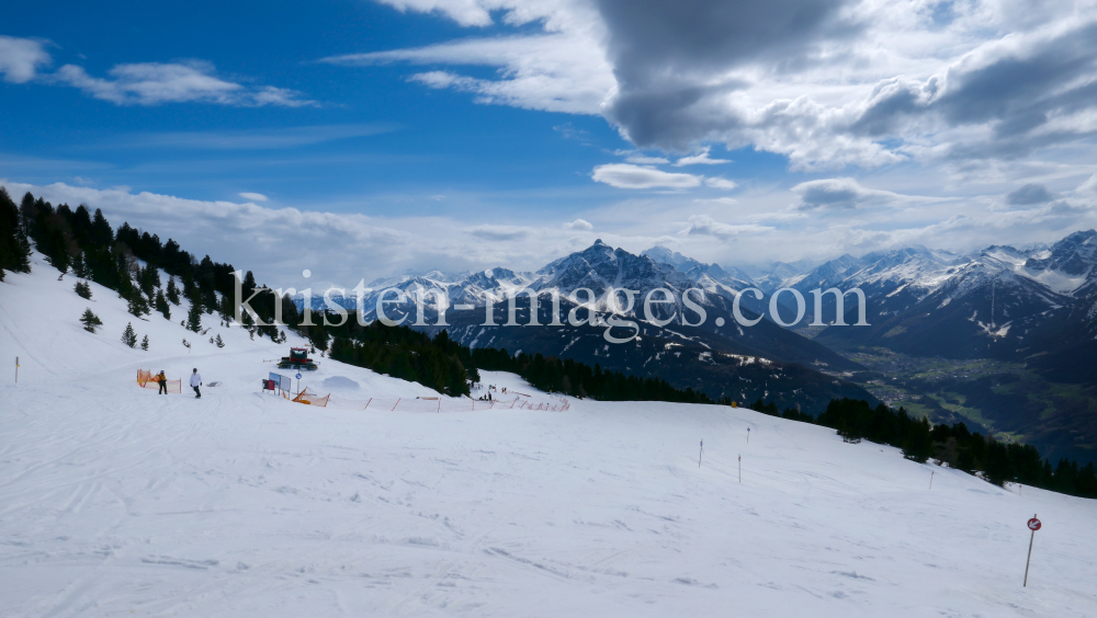 Blick vom Patscherkofel zur Serles und ins Stubaital by kristen-images.com