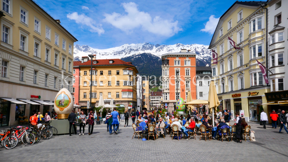Ostern in der Maria-Theresien-Straße, Innsbruck, Tirol, Austria by kristen-images.com